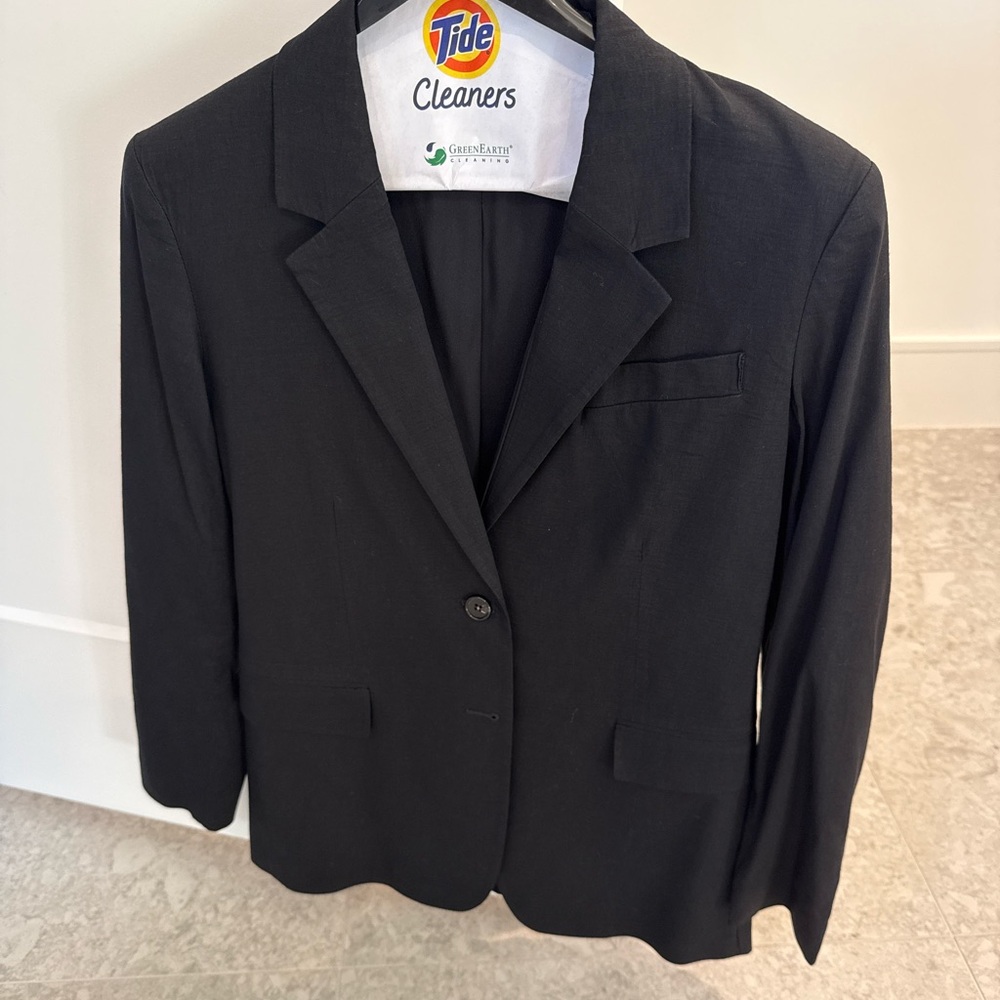 Theory linen blazer. Like new. Worn once and dry cleaned.